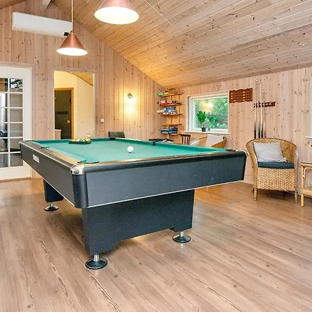12 Person In R M Tatil Evi