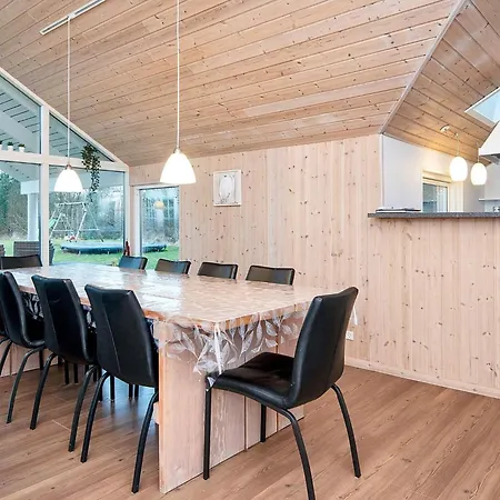 12 Person In R M Tatil Evi